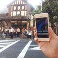 原宿駅前での計測（写真はKDDI版iPhone 5）
