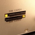 SIMカードスロットは2つあり、キャリアが変わってもシームレスに通信できる。