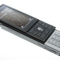 スライド式携帯電話「P704i」