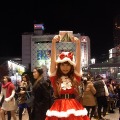 東京・渋谷の街にサンタクロース姿で現れた中川翔子