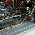 でかいボードは「GeForce 8800 GTX」だそうです。是非、編集部のディスプレイをデュアルにしたい