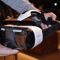 会場で体験ができた3Dヘッドセットの「Gear VR」は、日本では取り扱いが決まっていない「GALAXY Note 4」の専用アクセサリーであるため、現在のところ日本は未定なのが残念だ