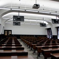 新3号館　大教室のレーザー光源プロジェクター・ディスプレイ・講義収録システム