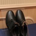 アライアンス企業のアキレスから製品化が進められている「SANタグ」収納ケースがついた靴《撮影：編集部》