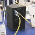今回展示されていた産業用スイッチ「SISPM1040-384-LRT」。データの伝送容量が大きい光ファイバに対応したSFPポートを備えているため、高解像度化が進むネットワーク監視カメラ業界でも注目したいスイッチだ