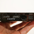 背面にHDMIや光音声出力端子を搭載。様々なホームシアター機器に接続ができる