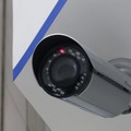 通学路監視などを想定したモデルとなるフルHD監視カメラ「DZ5W【オールインワンモデル】」（撮影：防犯システム取材班）