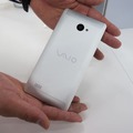 「VAIO Phone Biz」のアルミニウム削り出し筐体。店頭で触って、感触を確かめてほしい