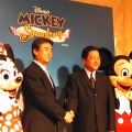 あいさつに立ったインテルの吉田和正共同社長(左)とウォルト・ディズニー・ジャパンの星野康二社長(右)
