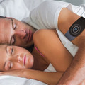 いびき防止ウェアラブルが登場！時計のように装着するだけで睡眠姿勢を調整