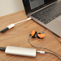 外部オーディオ機器とUSB-C to USB Adapterを介して接続