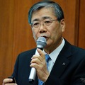 23日に開かれた会見で説明する三菱重工業の宮永俊一社長。