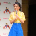 岡田結実は黄色と青のゾロリファッションで登場