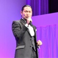 瀧山久志はミュージカル『アラジン』のジーニーの歌「理想の相棒-フレンド・ライク・ミー-」を圧巻のパフォーマンスで披露