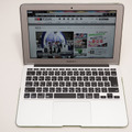 こちらは筆者が長年愛用している11.6インチのMacBook Air