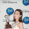 宇垣美里、横顔の美しい女性に贈られる「E-ライン・ビューティフル大賞」受賞