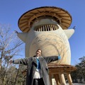 どんどこ森を訪れた滝沢カレン（C）NHK