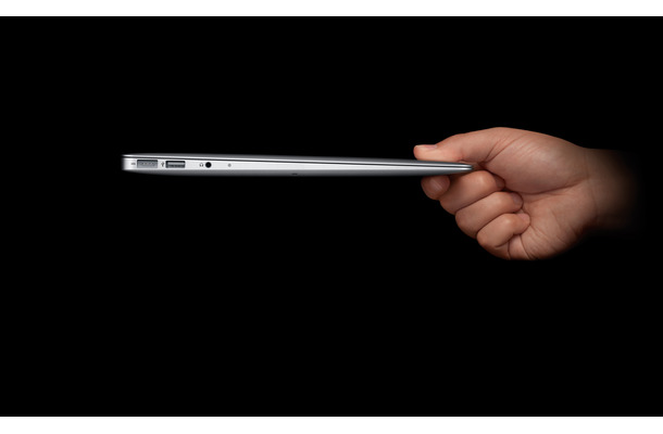 アップル、11.6型のMacBook Airを発表……価格は8万8800円から
