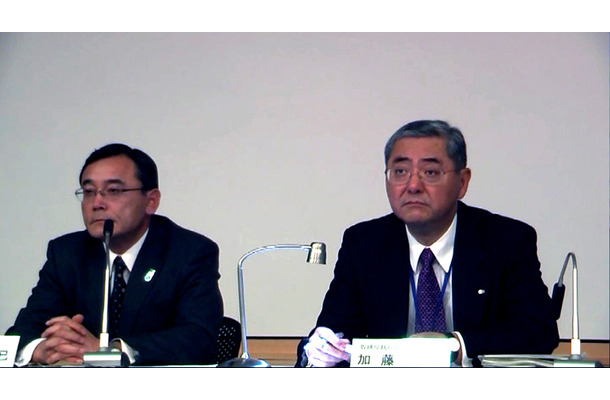 富士通代表取締役社長 山本正巳氏（左）と、取締役執行役員専務 加藤和彦氏（右