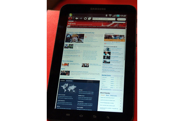 7インチタブレット「GALAXY Tab」上で動作するAndroid版Opera Mobile 11