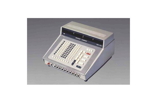 1964年に発売したトランジスタ電卓「コンペット　CS-10A」