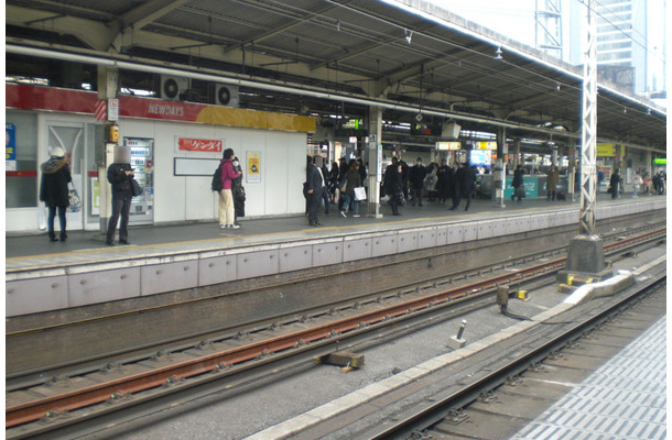 JR新橋駅（15日16時頃）