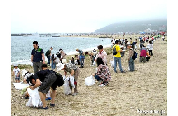 富士通テン、須磨海岸清掃（2010年）