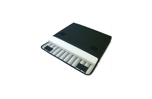 　ファブリックライフが展開するブランドおよびオンラインショップの「suono（スオーノ）」は16日、シンプルなボックスタイプのMacBook用インナーケース「Filo（フィーロ）」を発表した。
