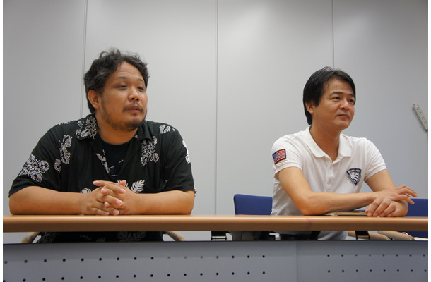 テイクオフ取締役の永山敦志氏（右）と基盤エンジニアの西田憲一郎氏（左）