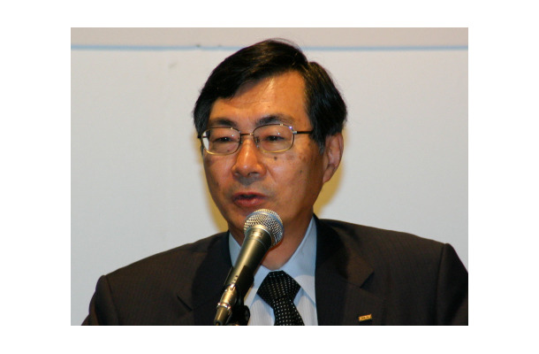 　WIRELESS JAPAN初日の基調講演でKDDIの代表取締役社長 兼 会長の小野寺正氏による自社のインフラ整備のポリシーやau事業を軸としたワイヤレス通信サービスについての発表が行われた。