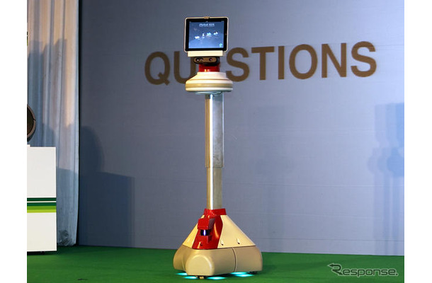 エイバ。ルンバの日本総代理店であるセールス・オンデマンドによる紹介では、「未来型ロボット」という紹介がされていた。これは支柱を最も伸ばした状態。