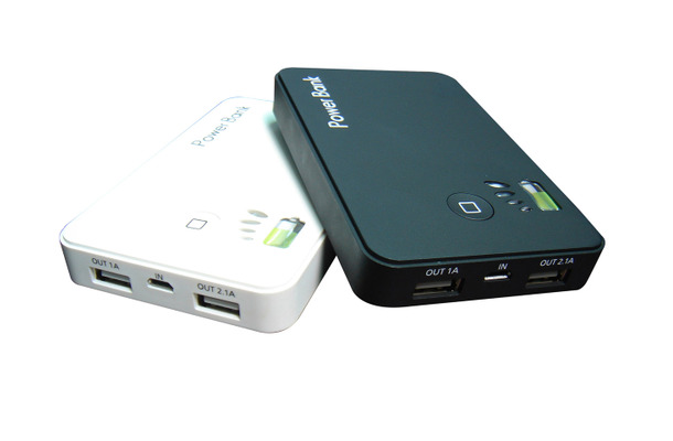 「Double USB Power Bank 2A」のブラック/ホワイト