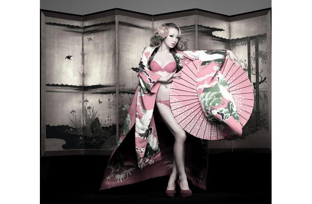 アルバムタイトル「JAPONESQUE」にあわせ“日本風”衣装をまとう倖田來未