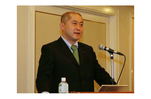 ウィルコム代表取締役社長の喜久川政樹氏。ウィルコムの事業戦略については「競争力を強化する」と携帯との正面からの競争を意識