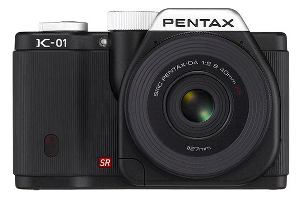 「PENTAX　K-01」ブラック×ブラック（単焦点レンズ「smc PENTAX-DA40mmF2.8 XS」装着時）