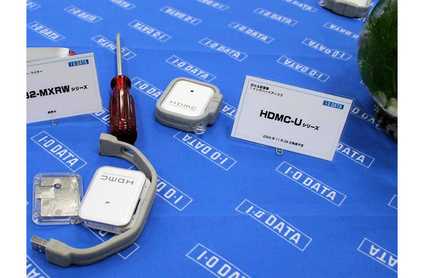 　アイ・オー・データ機器（アイ・オー）は28日、防水＋対衝撃ポケッタブルHDD「HDMC-U」シリーズを発表した。