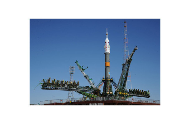射点に到着したソユーズロケット
