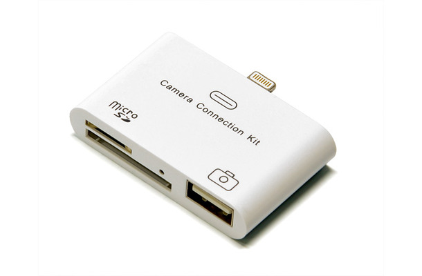 Lightningコネクタ、USBポート、SDカードスロット、microSDカードスロットを装備した「iPad用マルチカメラリーダー for Lightning」