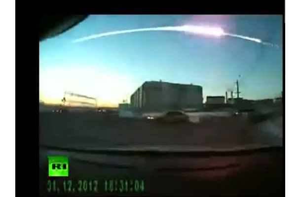 車内から撮影した隕石と思われる落下物の動画