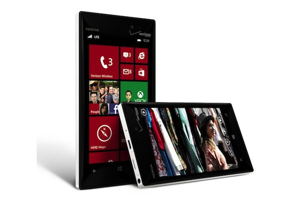 Windows Phone 8搭載のスマートフォン「Lumia 928」