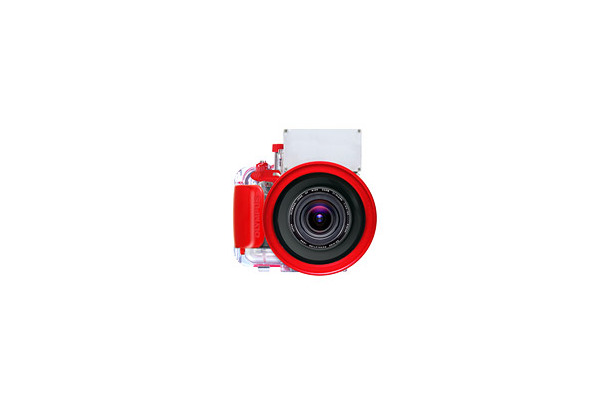 オリンパス、最上位カメラ「CAMEDIA C-8080 Wide Zoom」用防水プロテクタの発売を延期