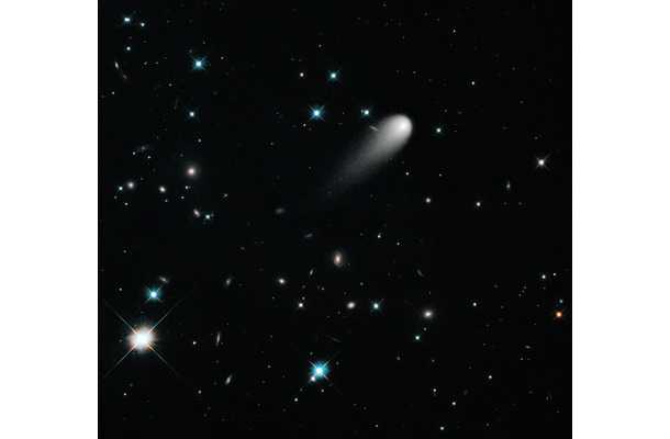 ハッブル宇宙望遠鏡が4月に撮影したアイソン彗星