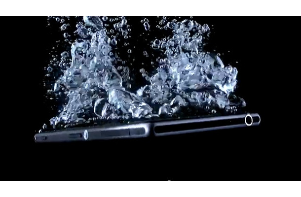 ティザー動画では水中の写真も。防水性能をアピールする