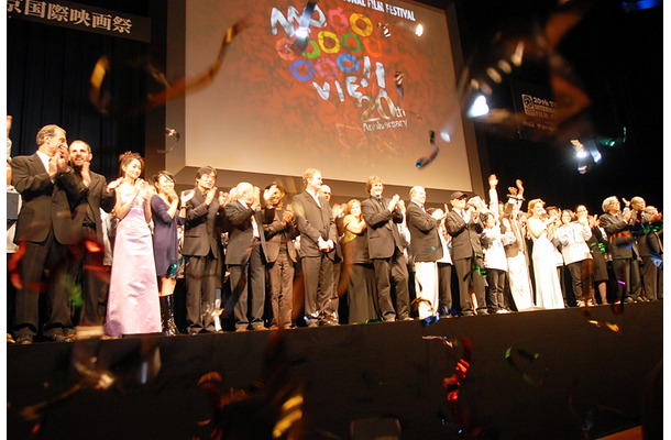 　第20回東京国際映画祭のクロージング・セレモニーが渋谷のBunkamuraオーチャードホールで行われ、マイケル・ピット、役所広司、中谷美紀らが登場した。