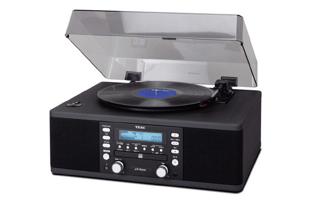 　ティアックは30日、レコードをCDに手軽にダビングできるターンテーブル付きCDレコーダー「LP-R400」を発表。11月下旬に発売する。価格はオープンで、予想実売価格は69,800円。