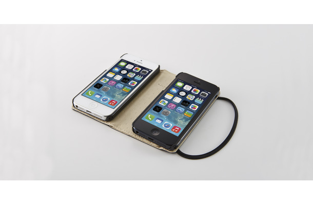 トリニティ、iPhone 5s/5 2台を収納できる手帳型フリップケース