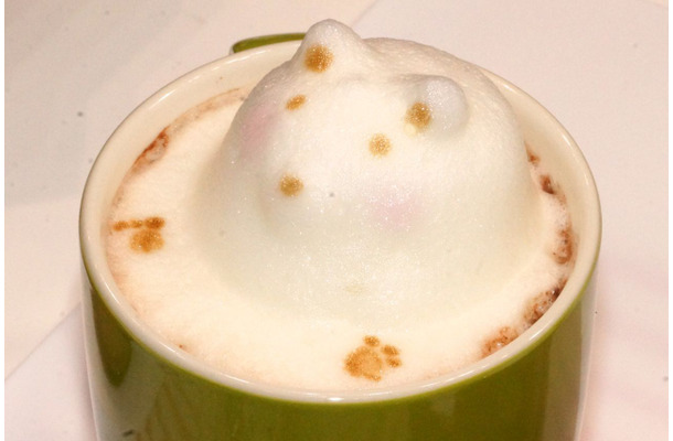 ミルクの泡を立体的に盛った、シロクマさんの3Dラテアート