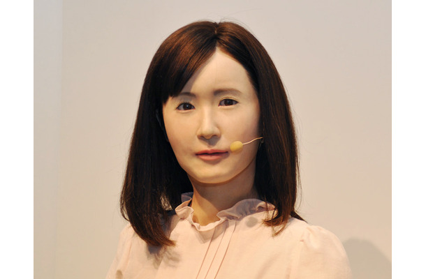 【CEATEC 2014 Vol.7】東芝が「手話のできる人間型アンドロイド」“地平アイこ”さんを出展