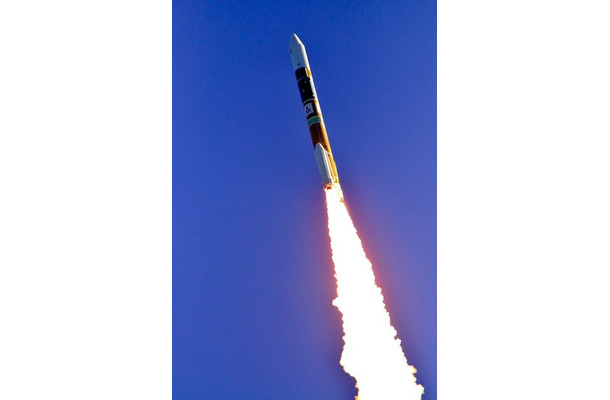 H-IIAロケット25号機打上げ　(c) JAXA
