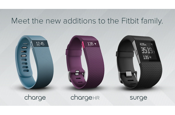 「Fitbit Surge」（右）などリストバンド型活動量計3機種が来春国内で発売